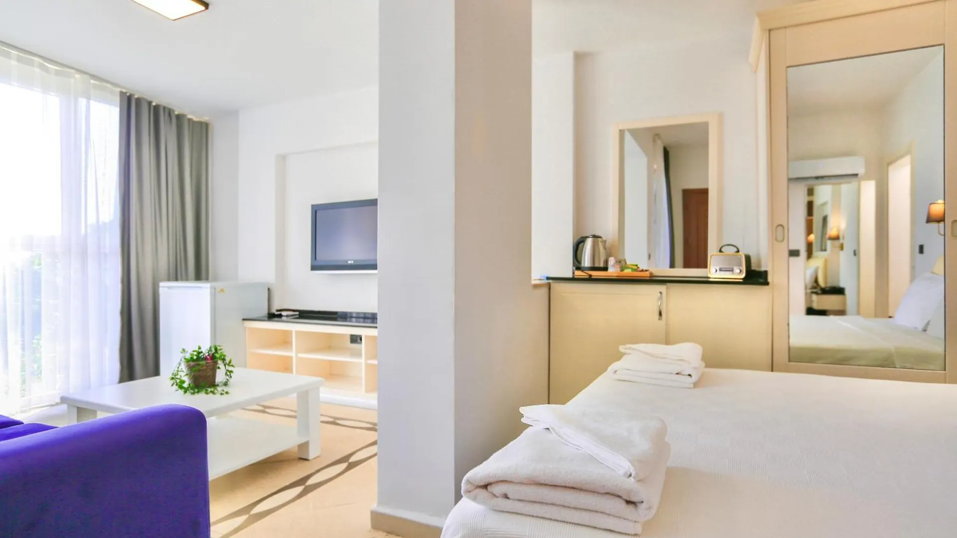 Tropical Deluxe Hotel Φετιγιέ